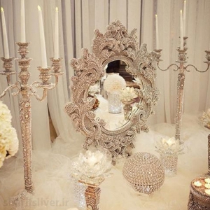 آینه و شمعدان‌های طلا